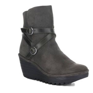 Fly London Yemo274Fly Black Leather Boots with Straps 39